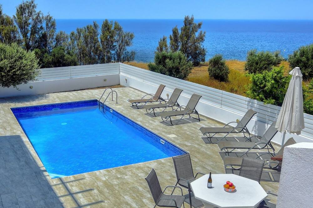 Photo of Outdoor in Pomos