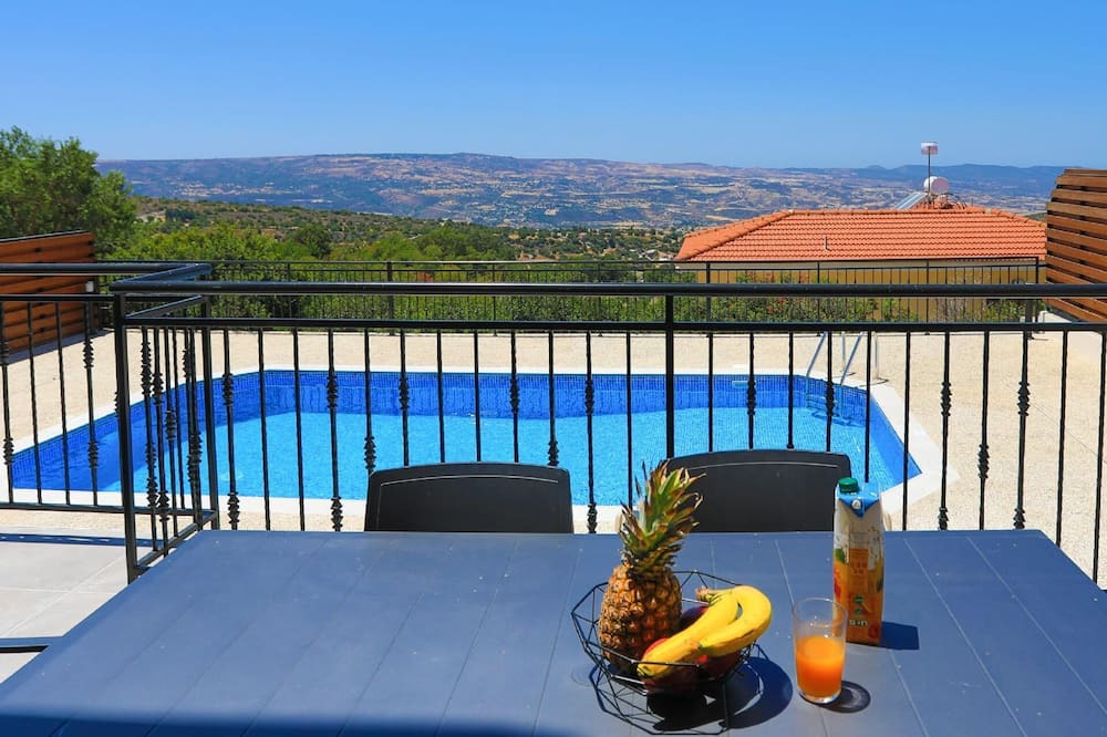 Photo of Outdoor in Meladeia