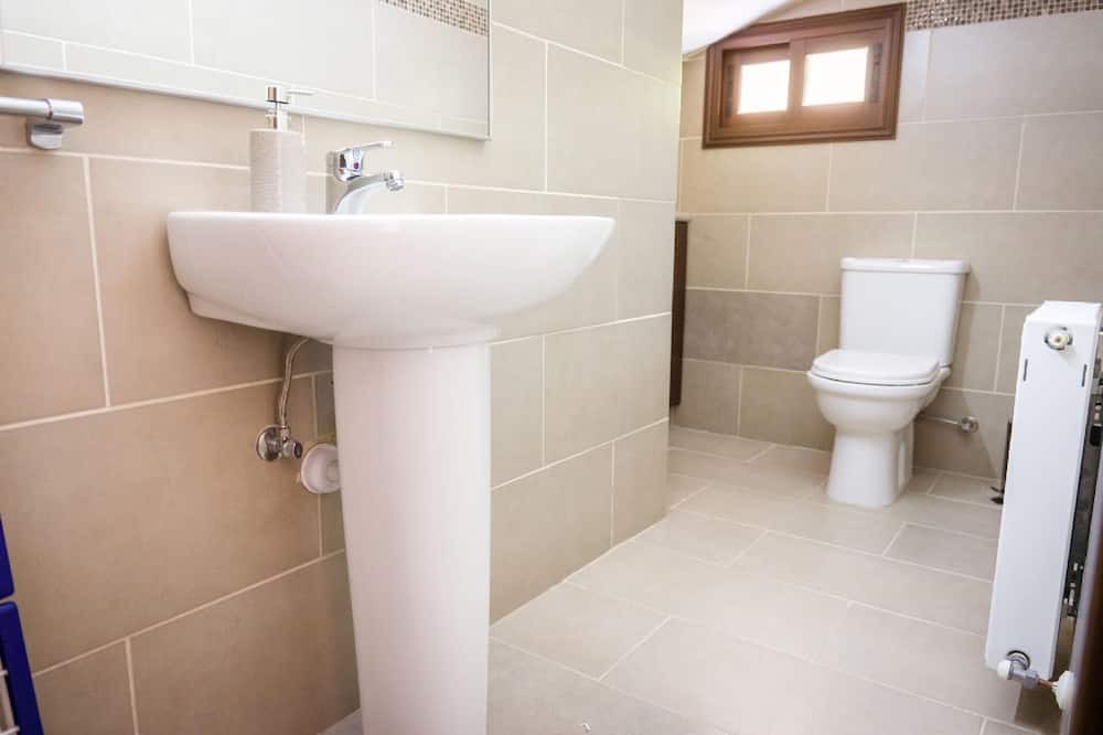 Photo of Bathroom in Meladeia