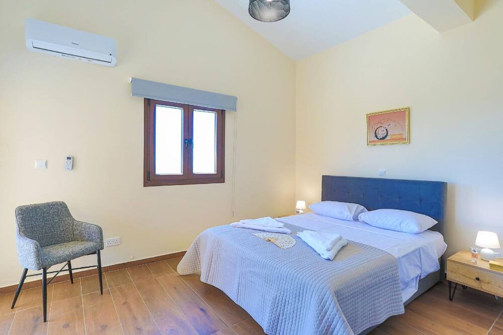 Photo of Bedroom in Meladeia