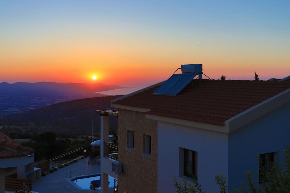 Photo of Outdoor in Meladeia