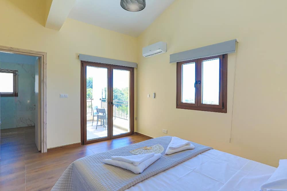 Photo of Bedroom in Meladeia