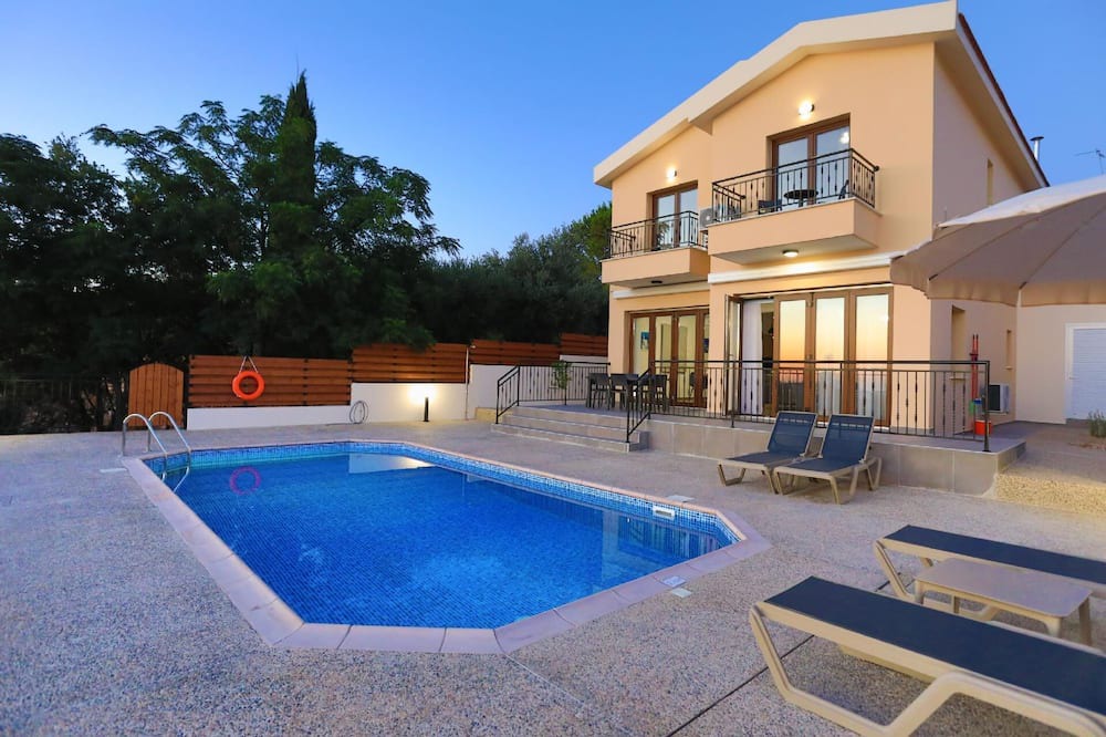 Photo of Outdoor in Meladeia