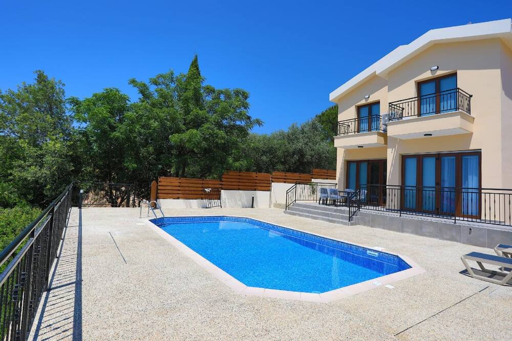 Photo of Outdoor in Meladeia