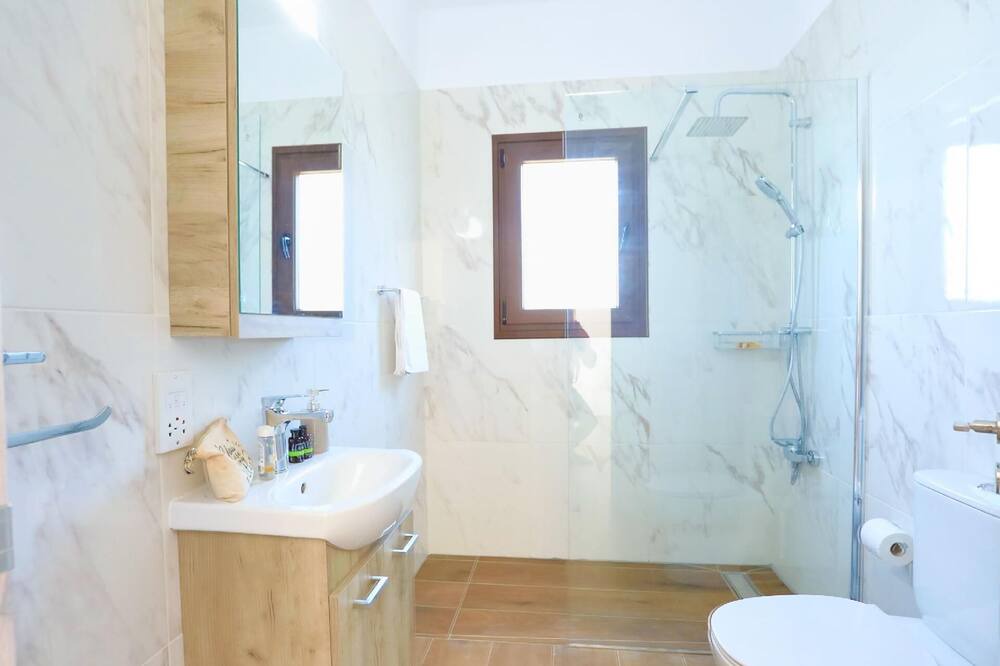 Photo of Bathroom in Meladeia