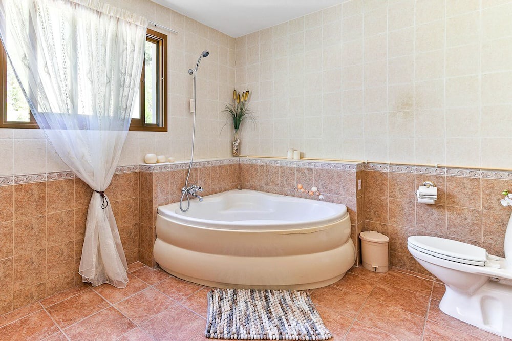 Photo of Bathroom in Miliou