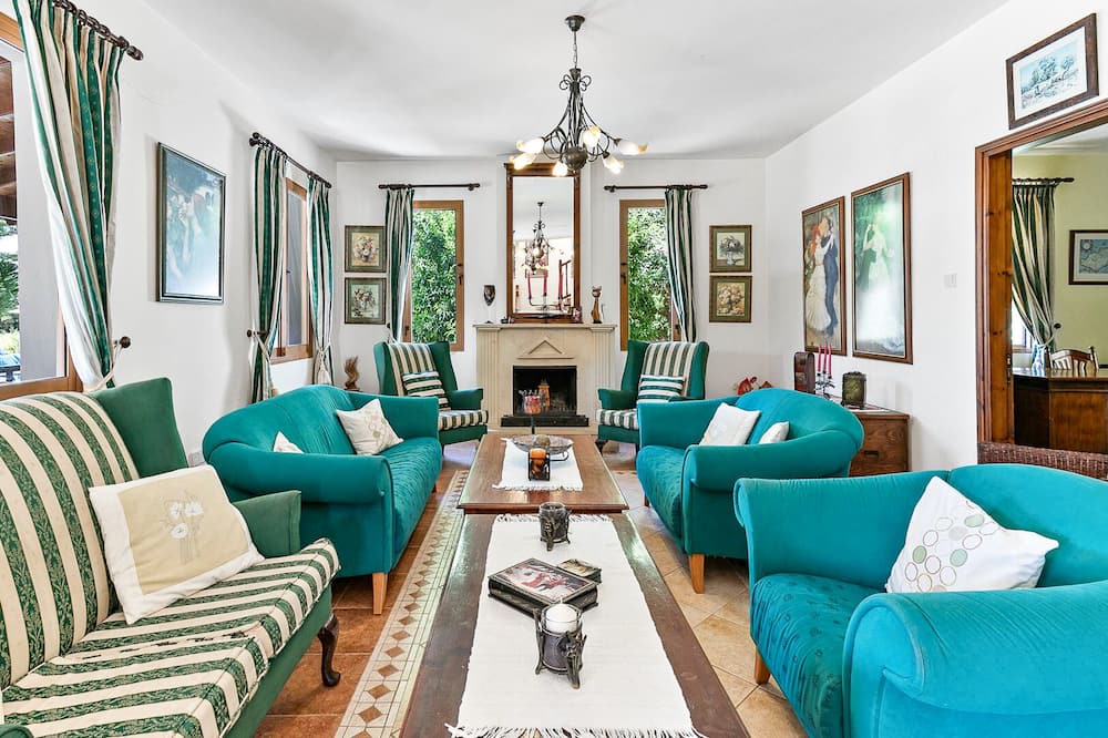 Photo of Livingroom in Miliou