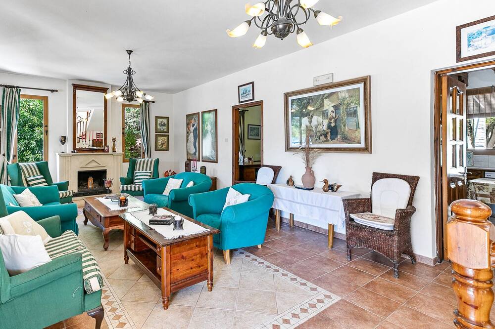 Photo of Livingroom in Miliou