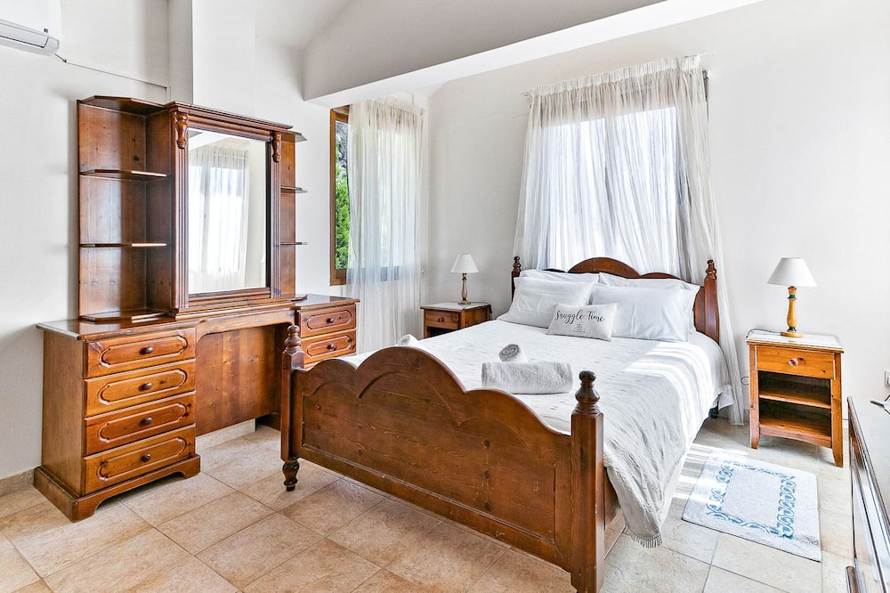 Photo of Bedroom in Miliou