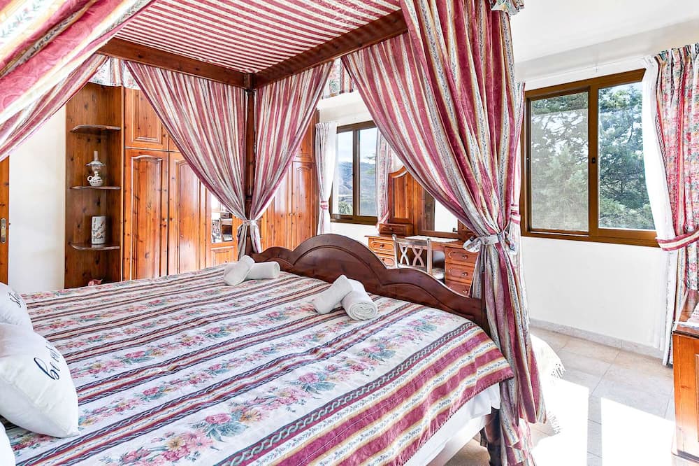 Photo of Bedroom in Miliou