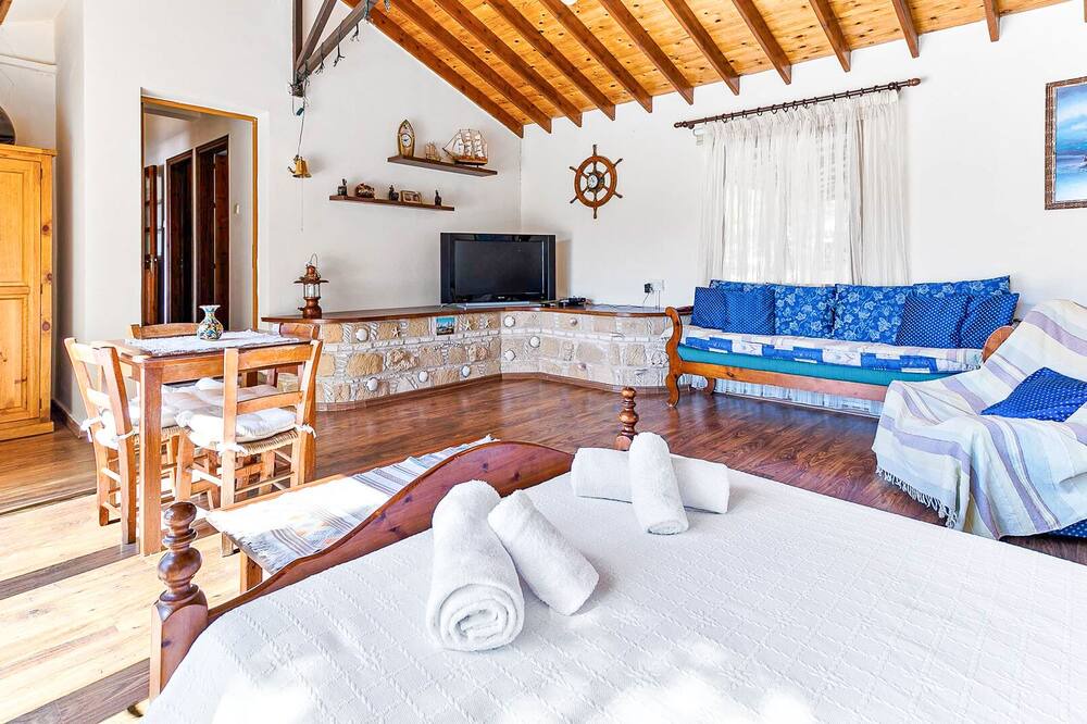 Photo of Livingroom in Miliou