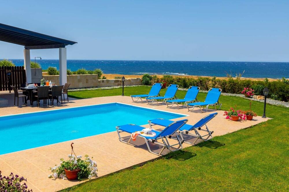 Photo of Outdoor in Pomos