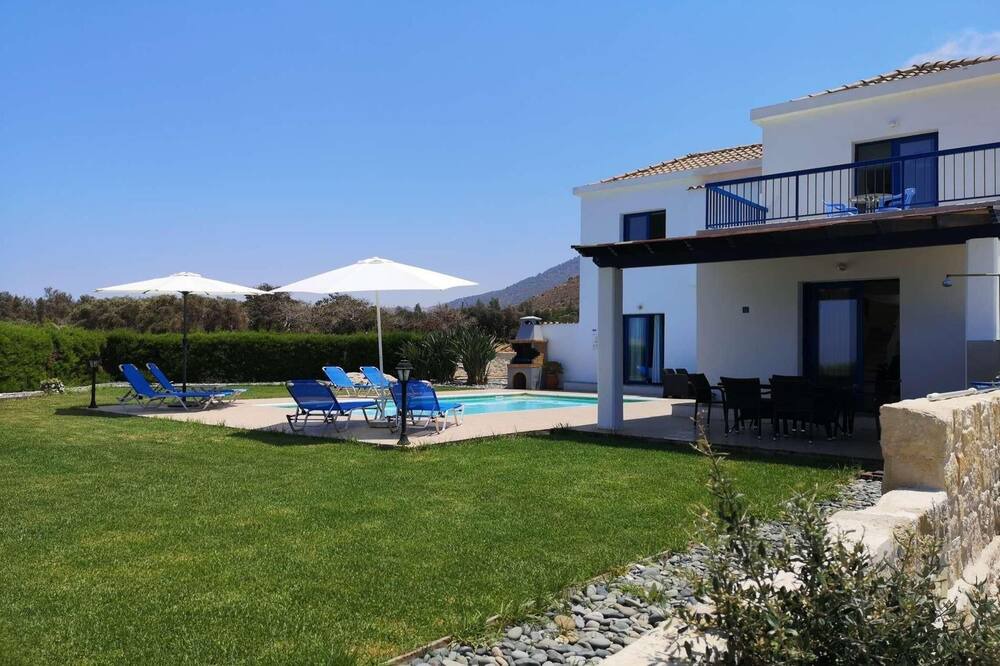Photo of Outdoor in Pomos