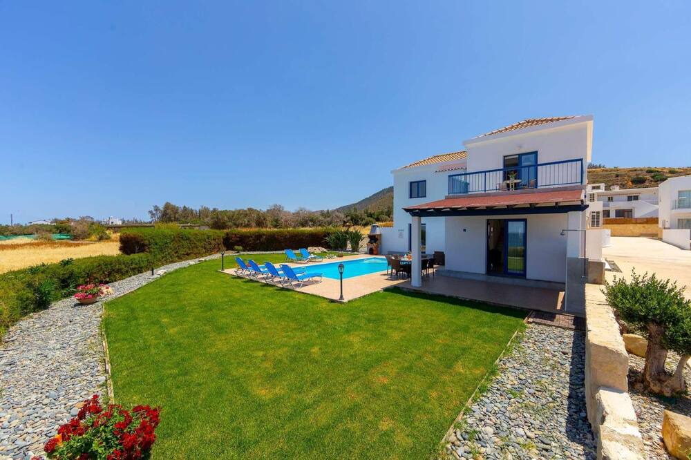 Photo of Outdoor in Pomos