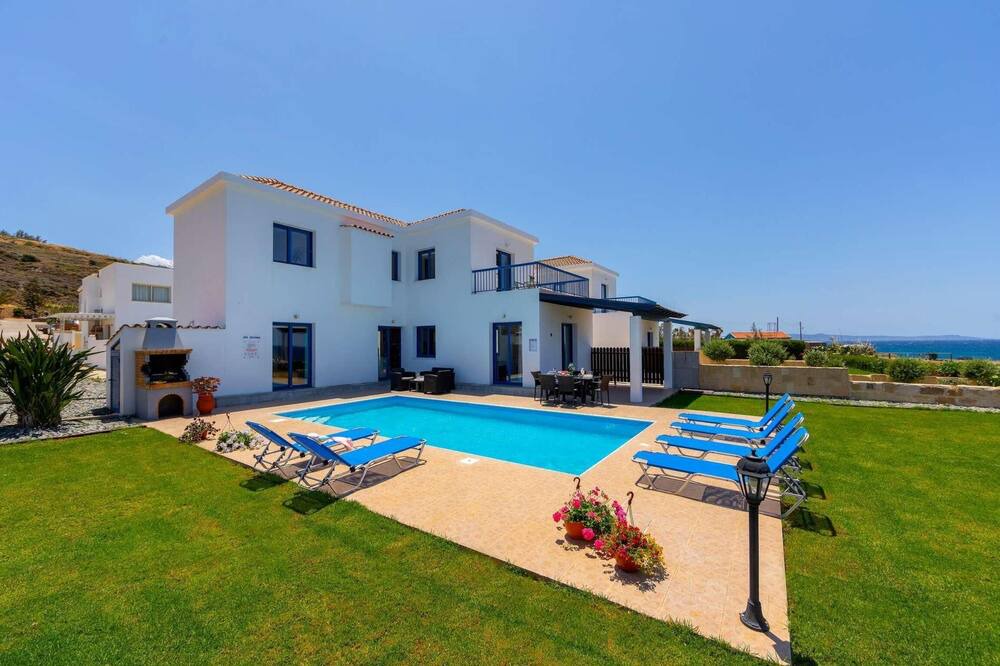 Photo of Outdoor in Pomos