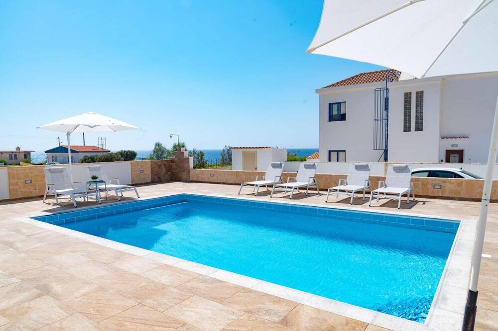 Photo of Outdoor in Pomos