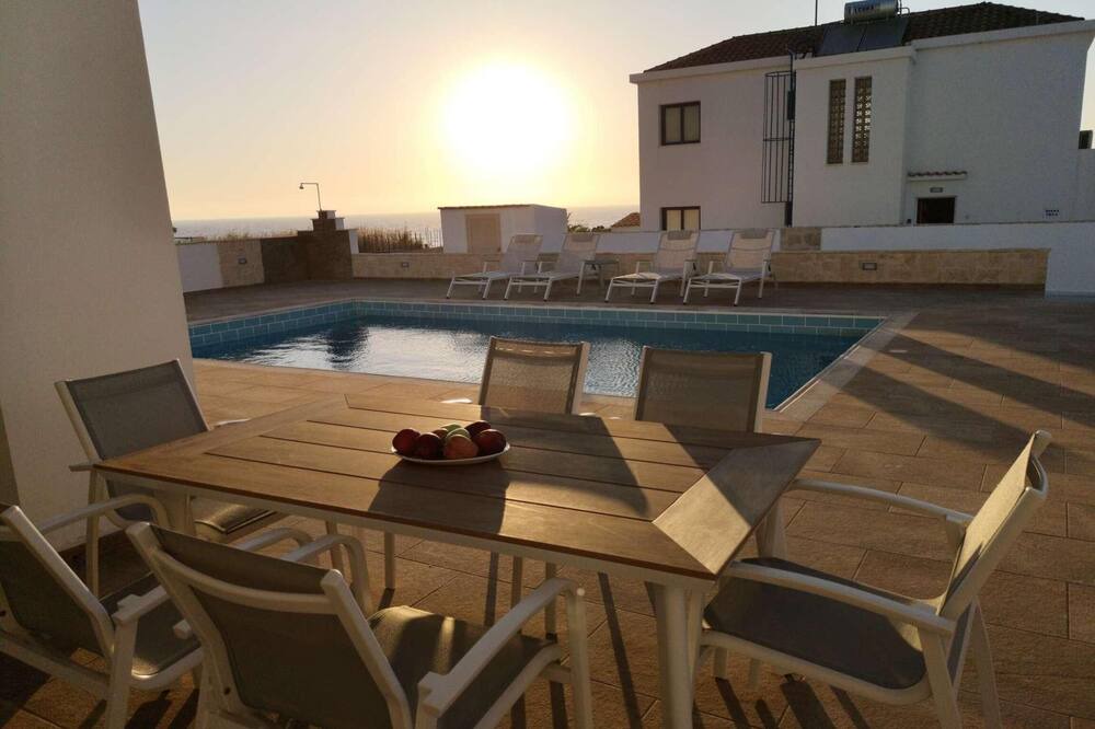 Photo of Outdoor in Pomos