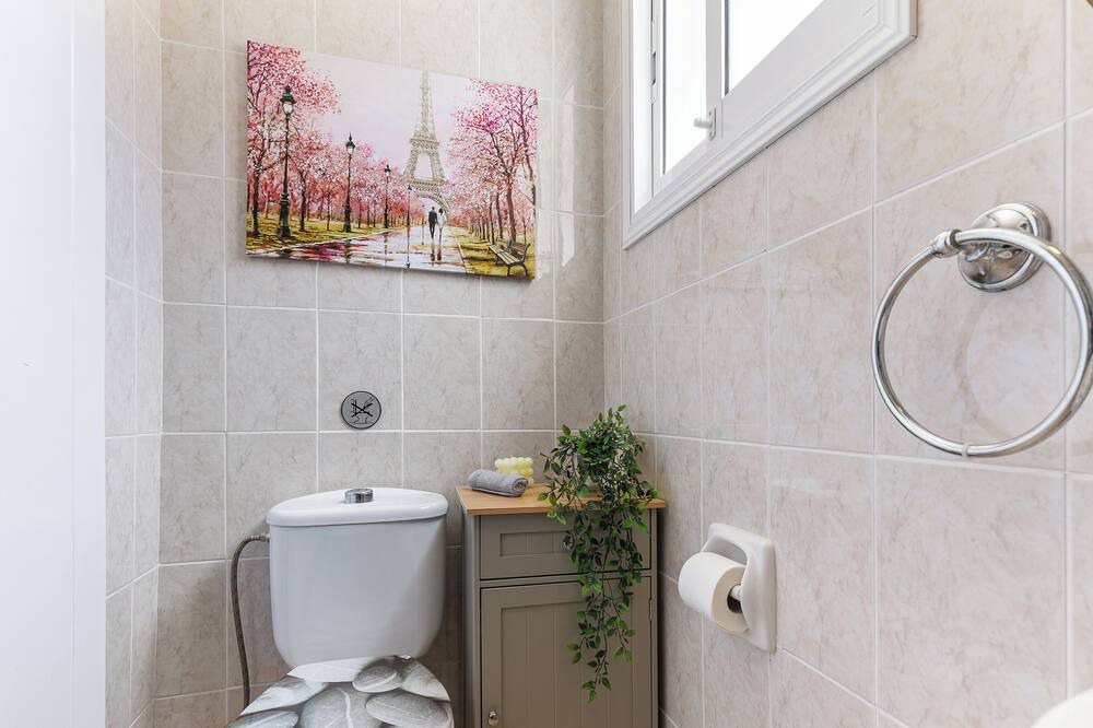 Photo of Bathroom in Universal