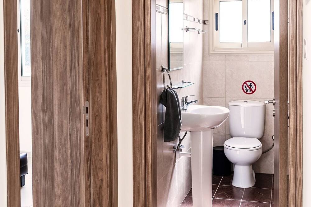 Photo of Bathroom in Polis