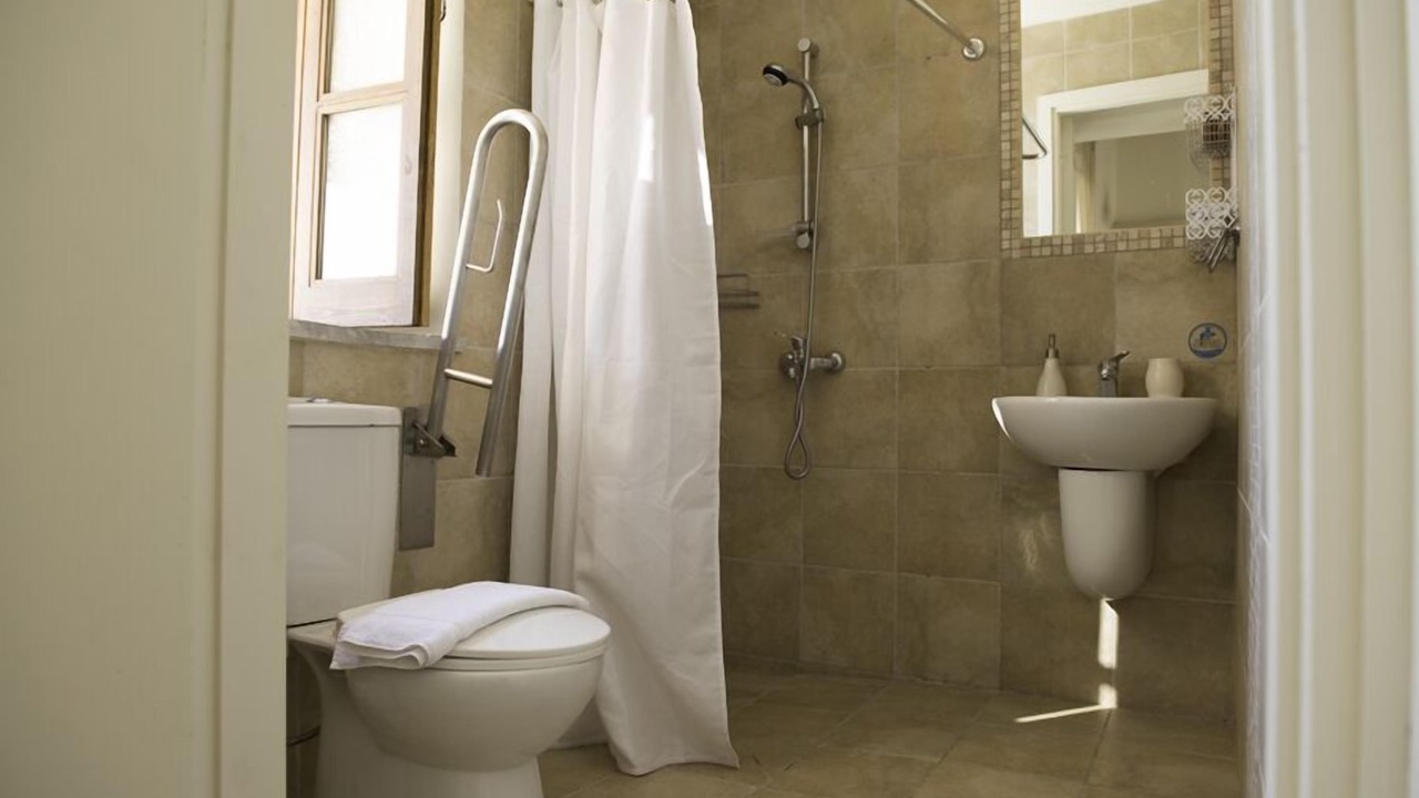 Photo of Bathroom in Droushia