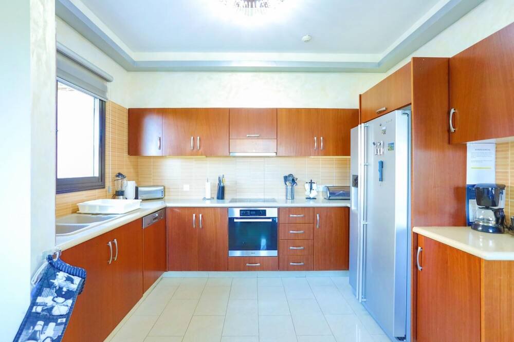 Photo of Kitchen in Latsi