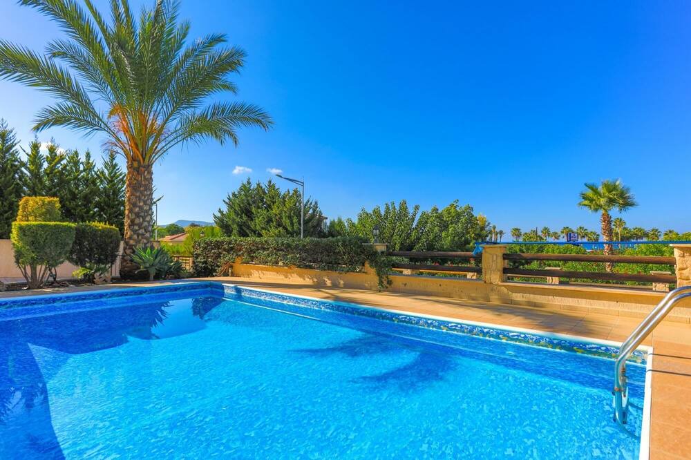 Photo of Outdoor in Latsi