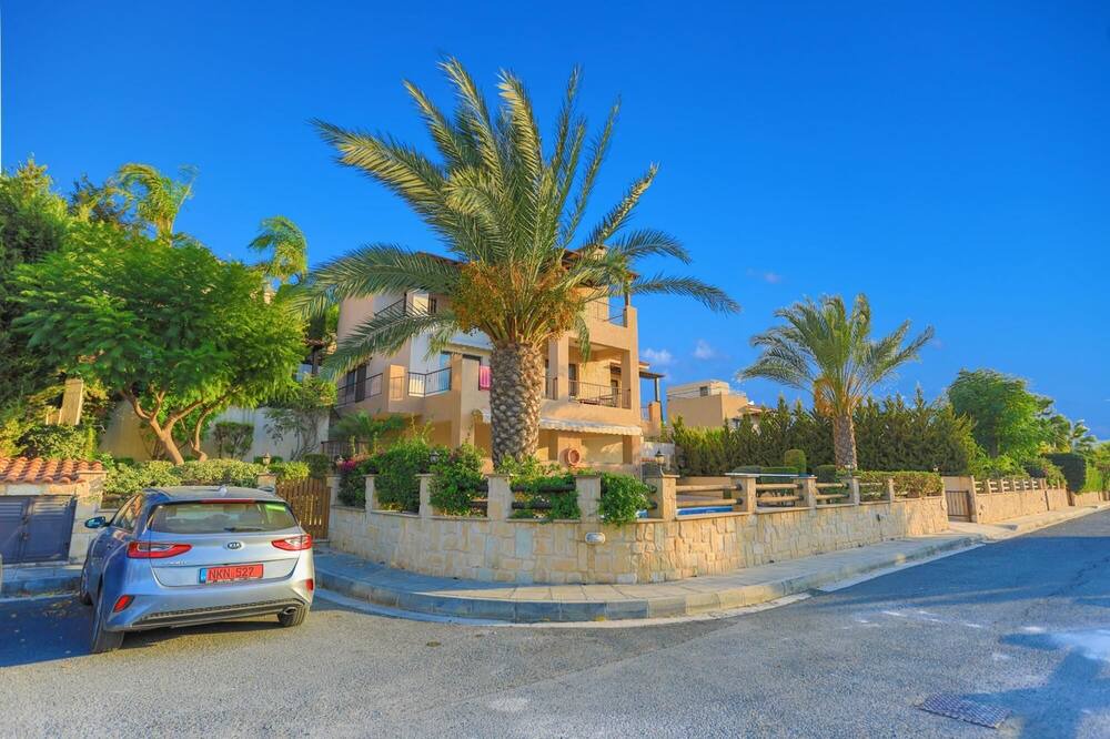 Photo of Outdoor in Latsi
