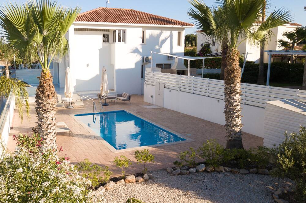 Photo of Outdoor in Pernera