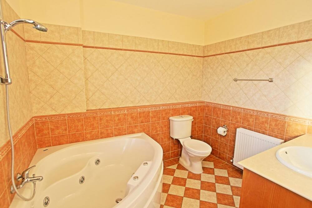 Photo of Bathroom in Pano Arodhes