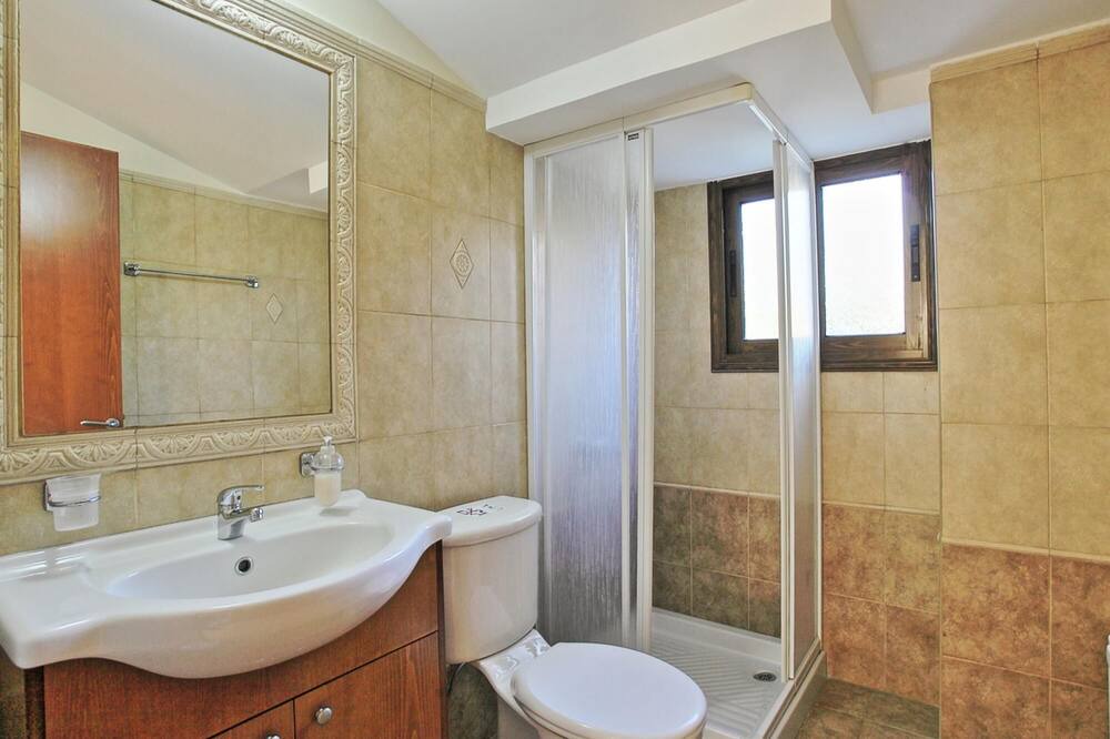 Photo of Bathroom in Pano Arodhes