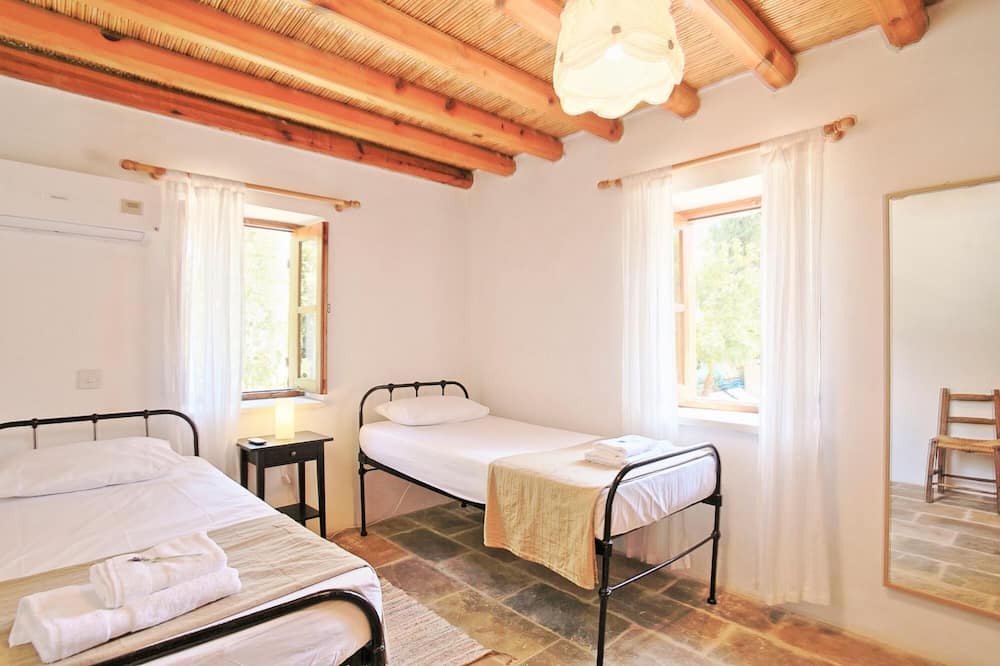 Photo of Bedroom in Droushia