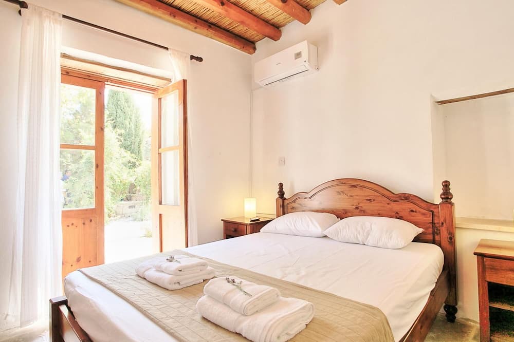 Photo of Bedroom in Droushia