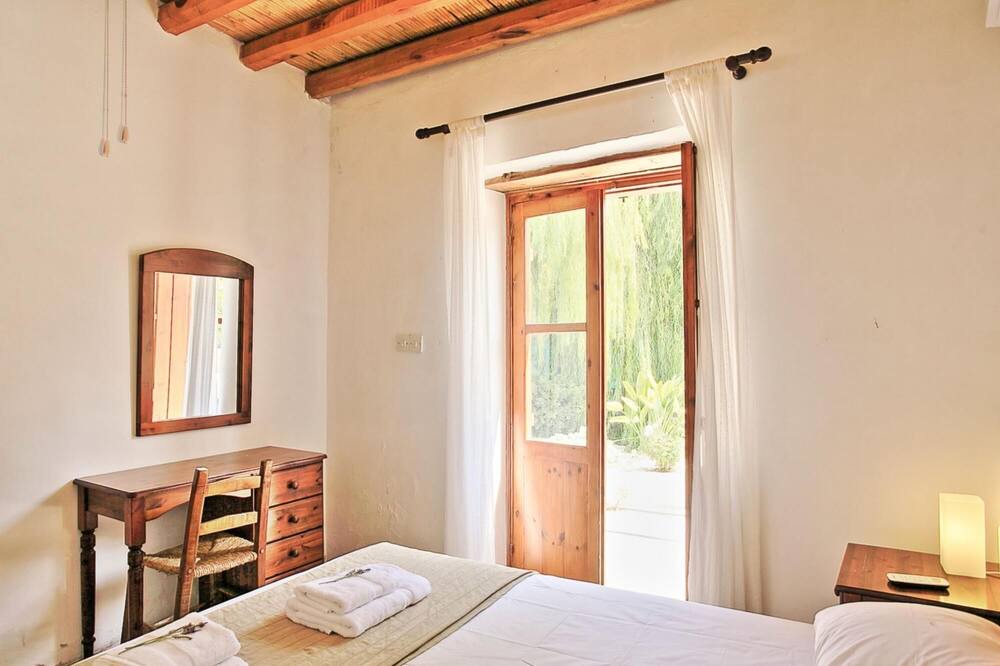 Photo of Bedroom in Droushia