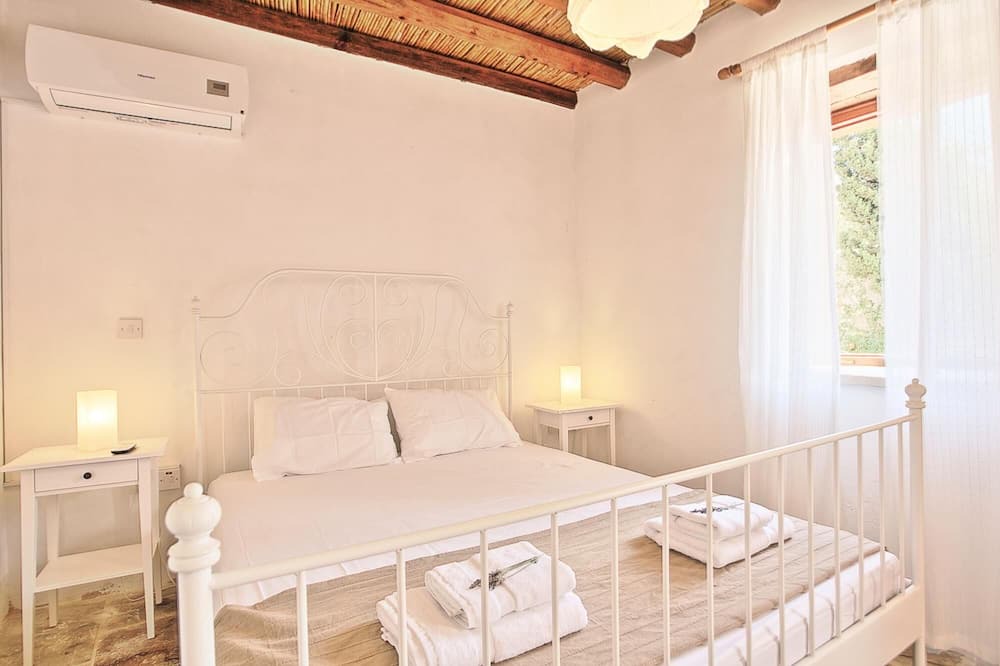 Photo of Bedroom in Droushia