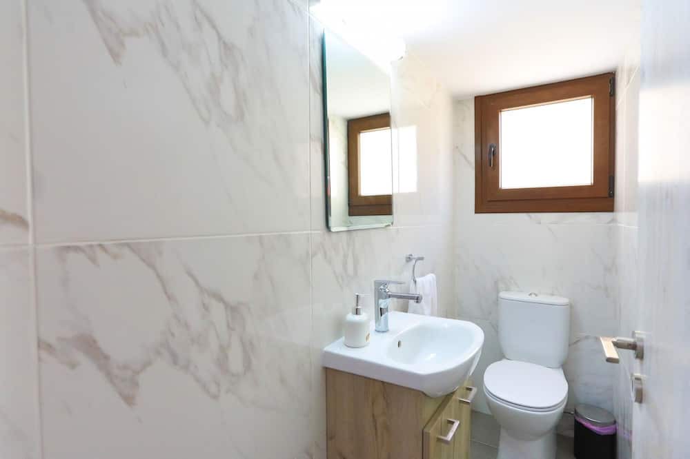 Photo of Bathroom in Meladeia