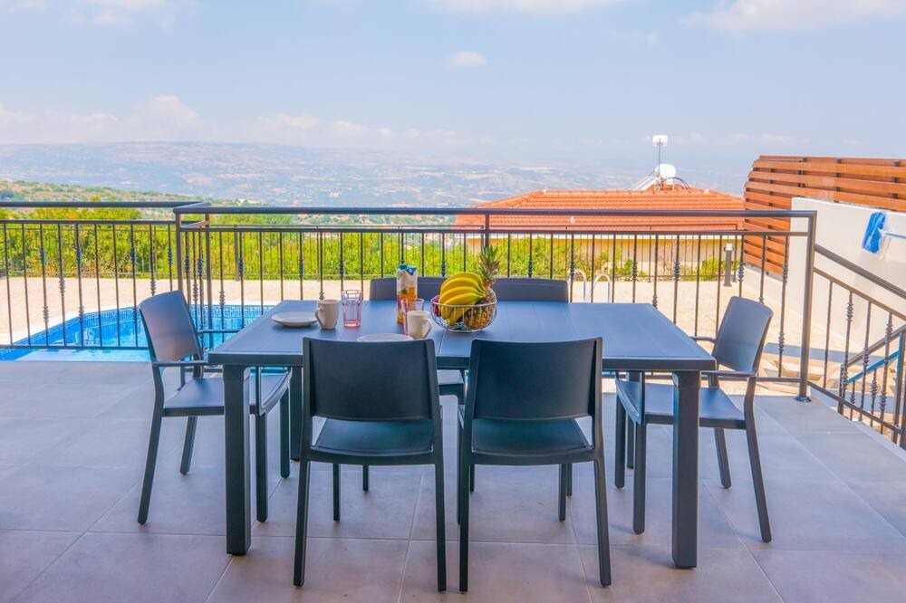Photo of Outdoor in Meladeia