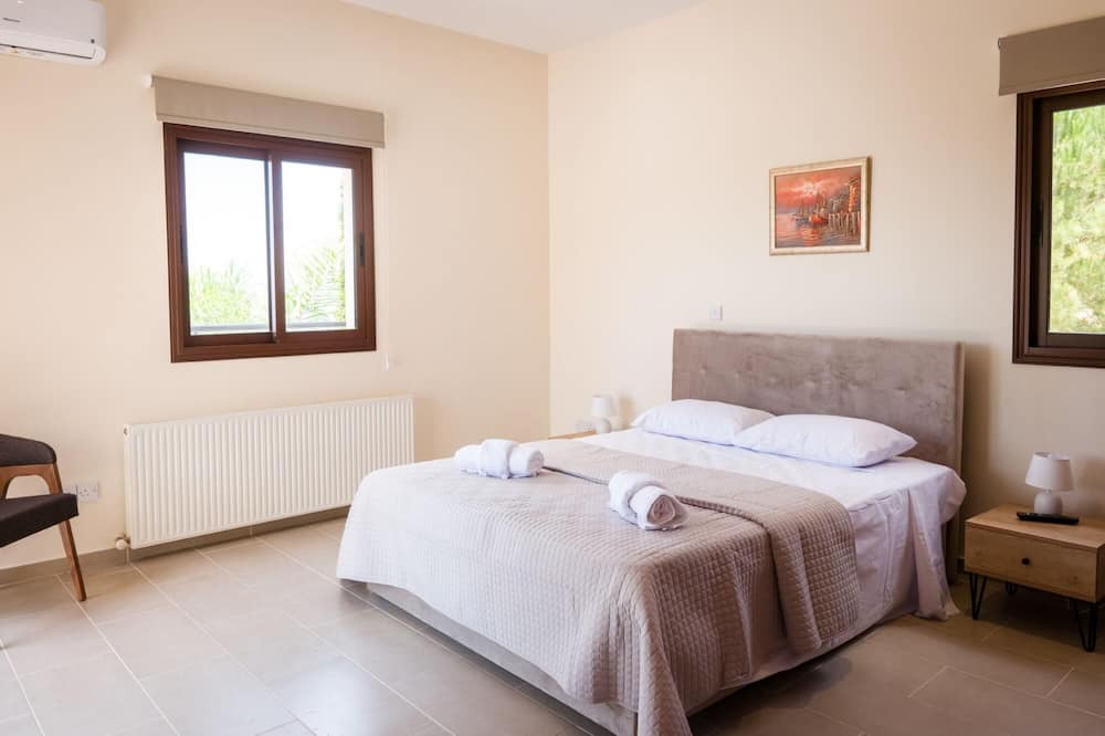 Photo of Bedroom in Meladeia