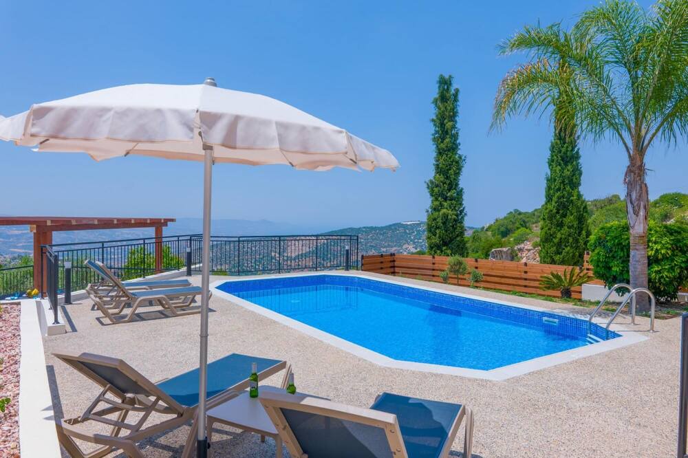 Photo of Outdoor in Meladeia