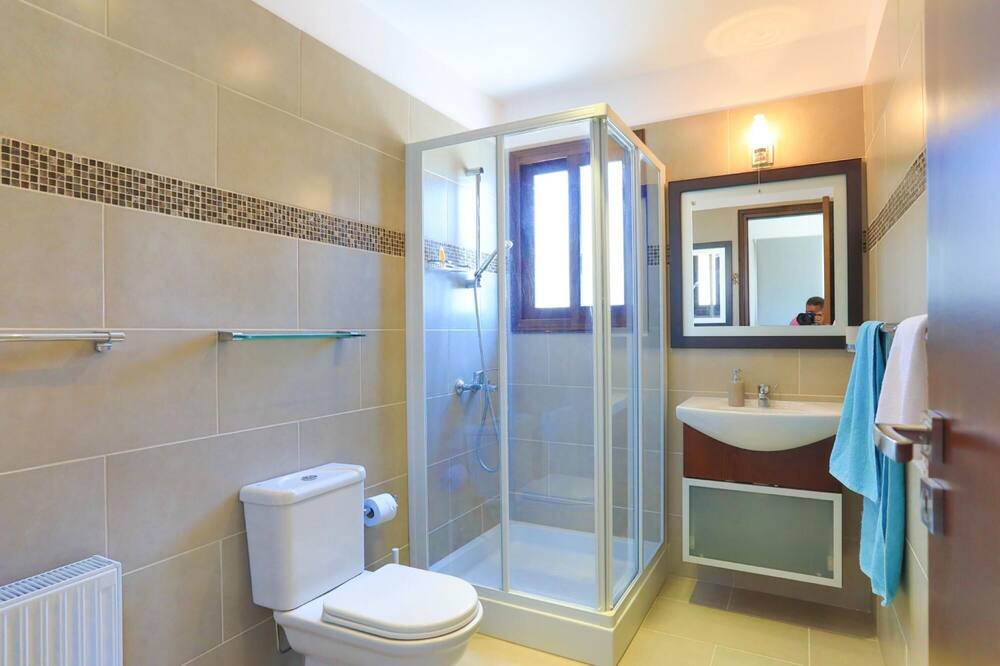 Photo of Bathroom in Meladeia