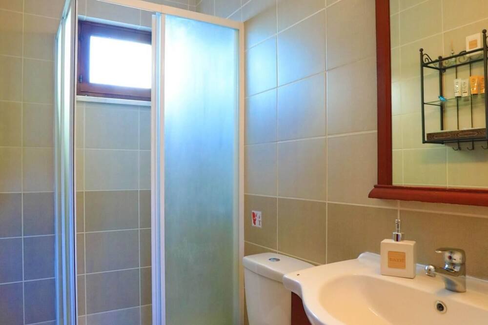 Photo of Bathroom in Droushia
