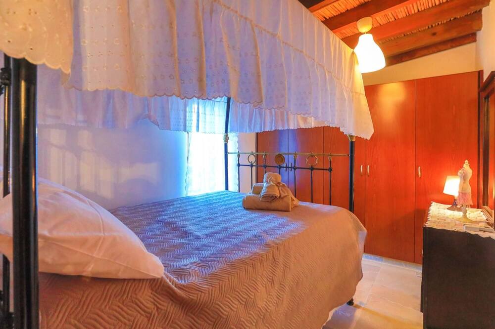 Photo of Bedroom in Droushia