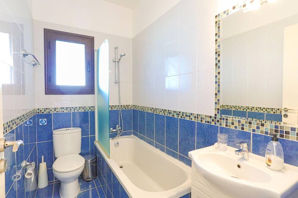 Photo of Bathroom in Latsi