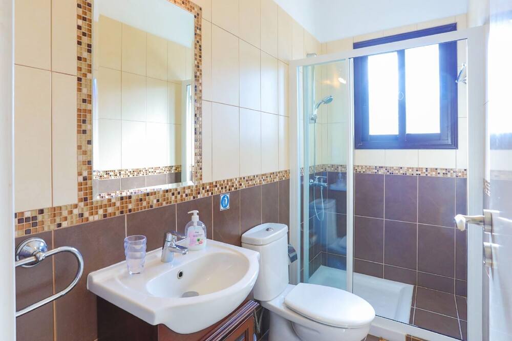Photo of Bathroom in Latsi
