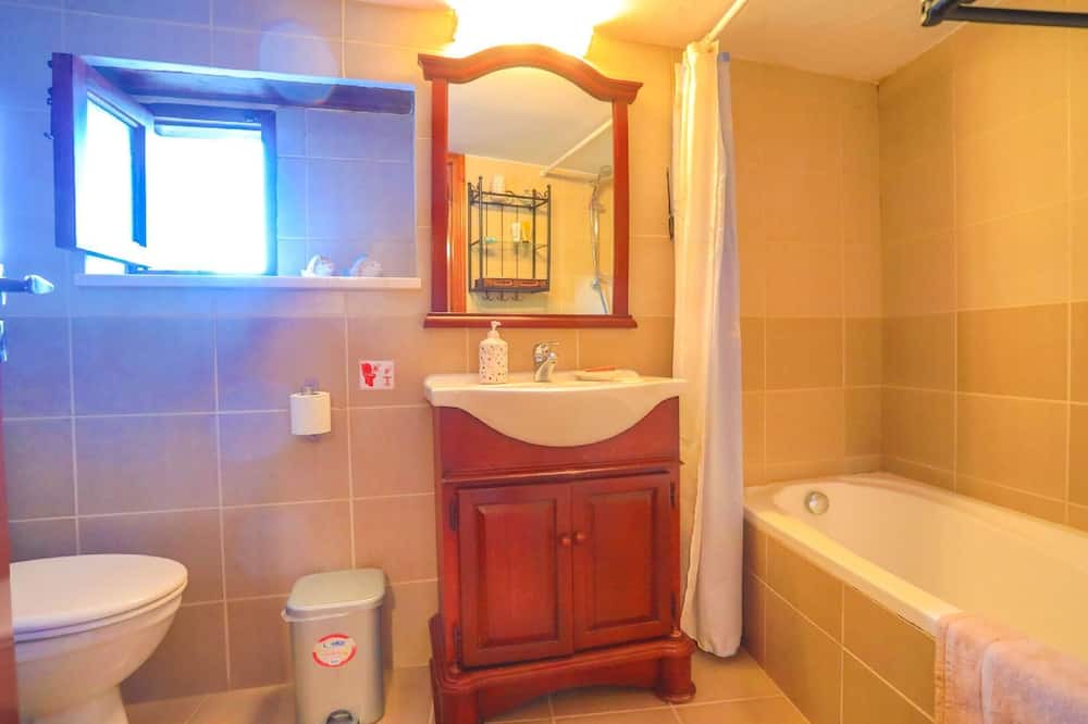 Photo of Bathroom in Droushia