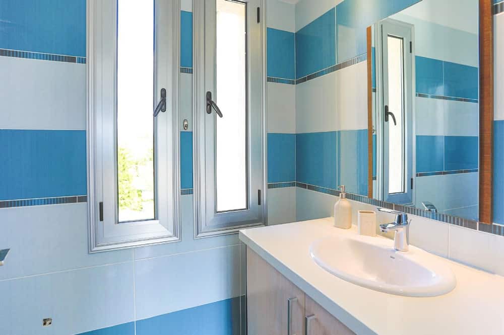 Photo of Bathroom in Goudi