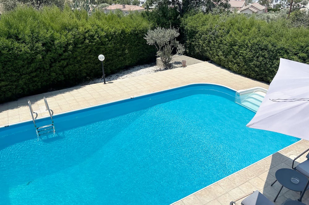 Photo of Outdoor in Moni