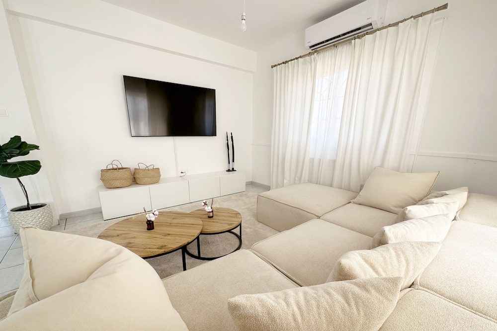 Photo of Livingroom in Moni