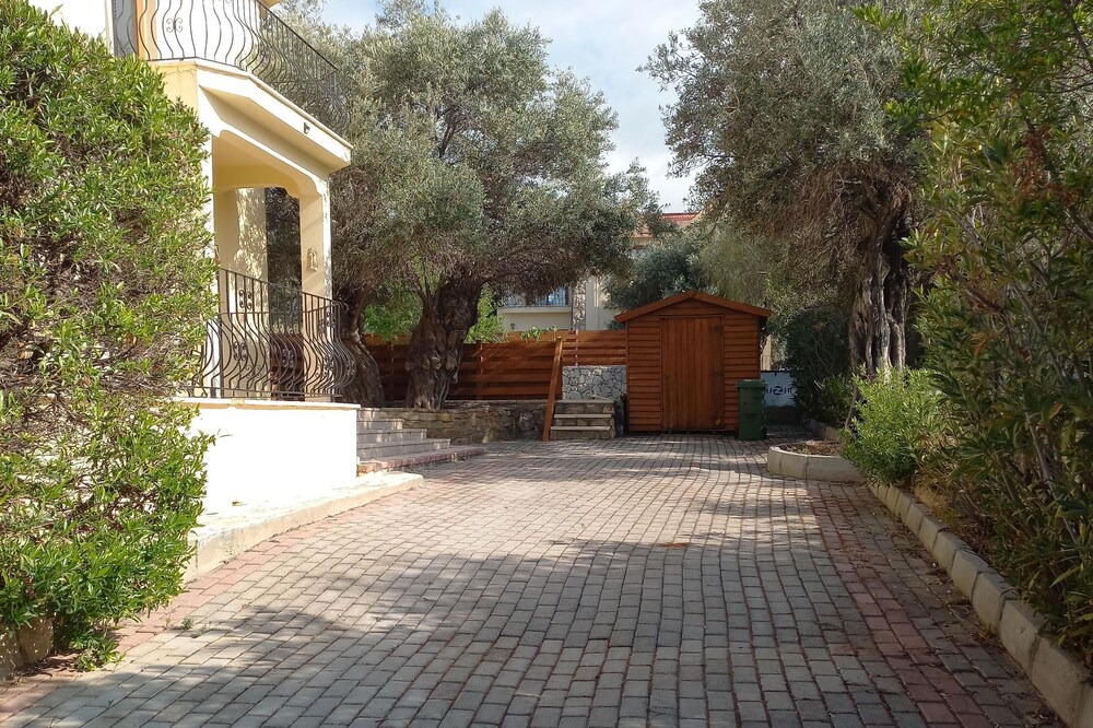 Photo of Patio Balcony in Esentepe