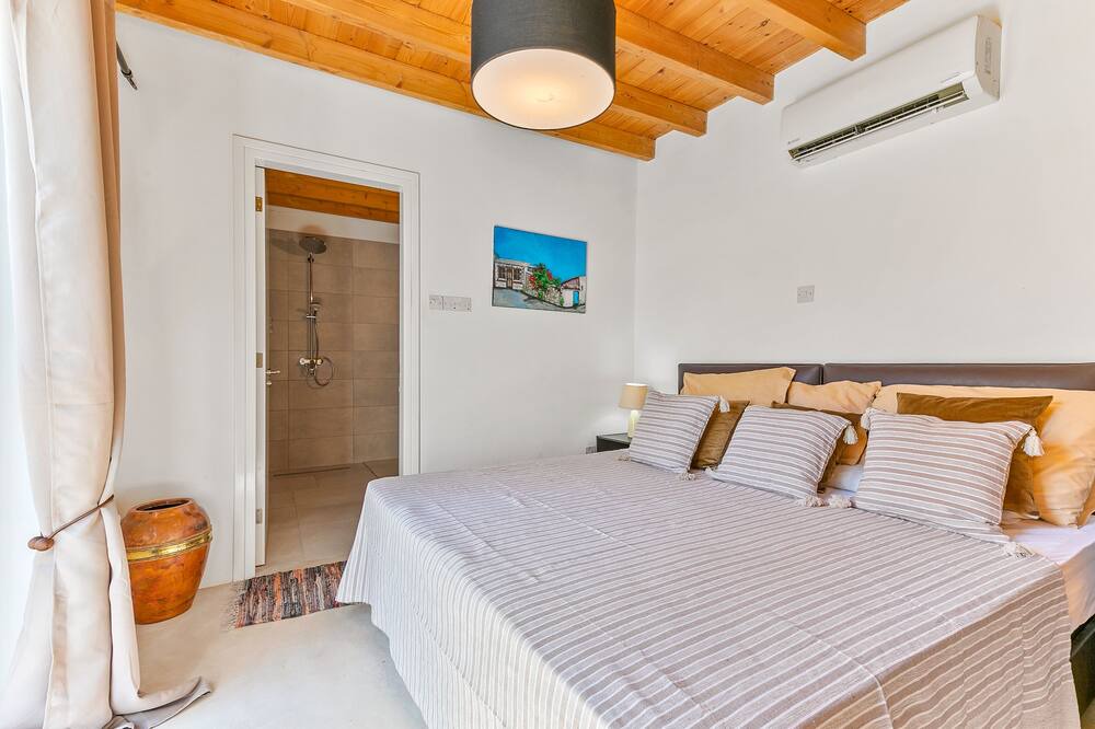 Photo of Bedroom in Emba