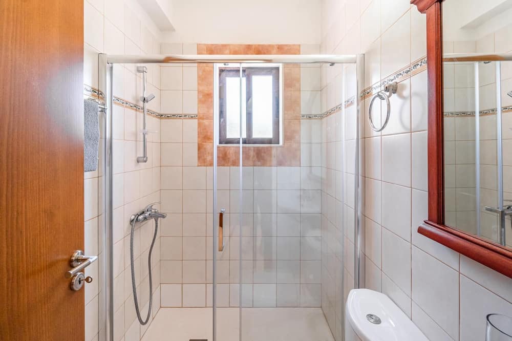Photo of Bathroom in Droushia